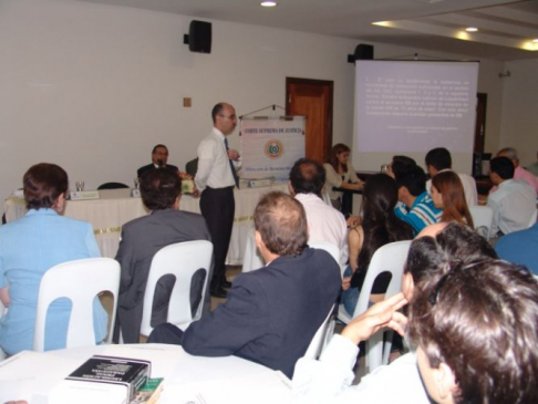 El juez Pedro Mayor Martínez fue el instructor del seminario.