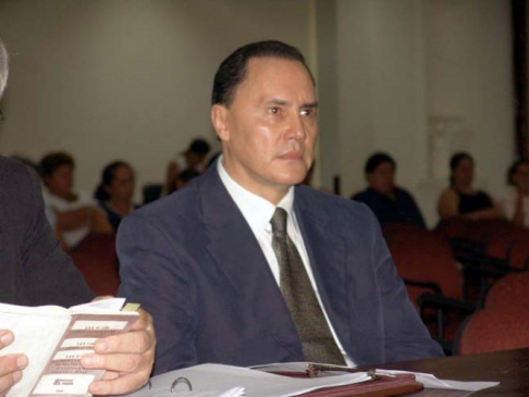 El arquitecto Bernardo Ismachoviez encargado de la construcción del supermercado Ycua Bolaños siniestrado el 1 de agosto de 2004