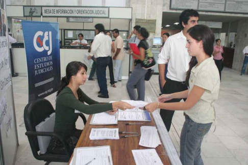 Más de 280 personas fueron encuestadas en la sede del Poder Judicial