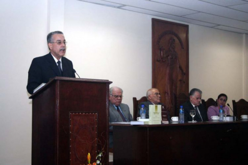 El ex ministro de la Corte, Luis Lezcano Claude durante su ponencia.