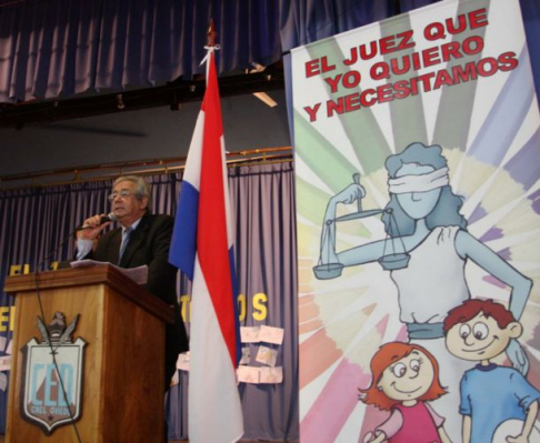 El ministro Raúl Torres Kirmser durante la presentación del Plan.  