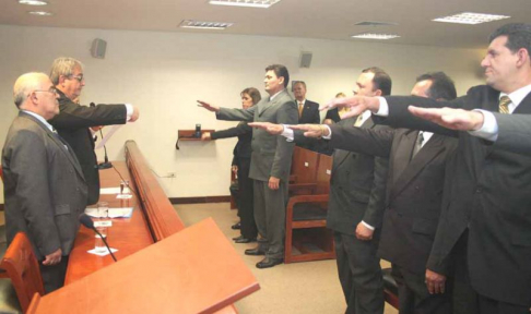 Juramento de los jueces ante la presencia de los ministros de la Corte