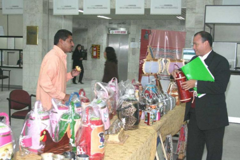 Durante la exposición de productos artesanales