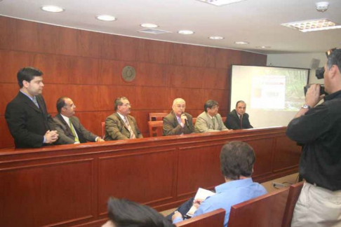 Conferencia de prensa organizada para informar sobre la construcción e inauguración del puesto de salud en Carmelo Peralta.