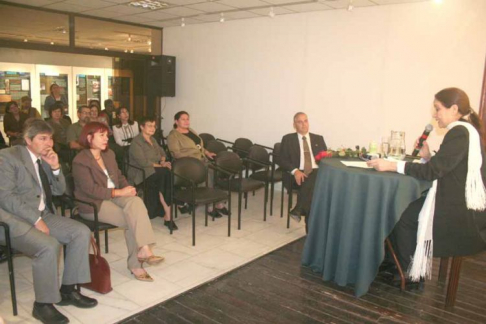 Imagenes durante la presentación de los poemas testimoniales 