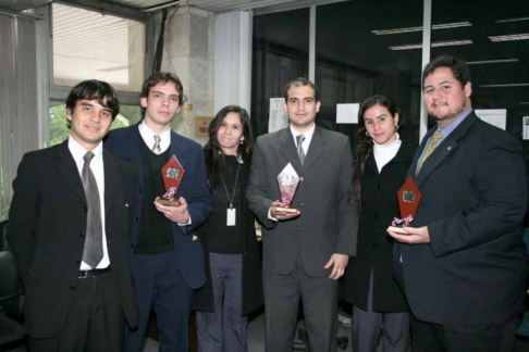 Integrantes del equipo de la UNA, primer ganador del Concurso de Juicios Orales.
