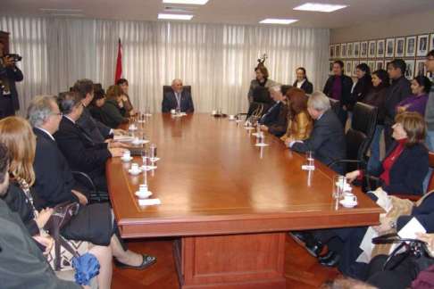 Los ministros Sindulfo Blanco y Alicia Pucheta de Correa recibieron a los docentes y alumnos.