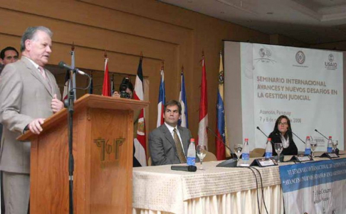 El presidente de la Corte Suprema de Justicia, doctor Víctor Núñez dando apertura al Seminario de Gestión Judicial.