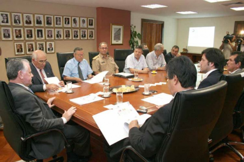 Dr. Víctor Núñez en reunión con el sector productivo 