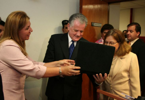 Presidente de la Corte dijo estar de acuerdo con modificar en parte la Constitución