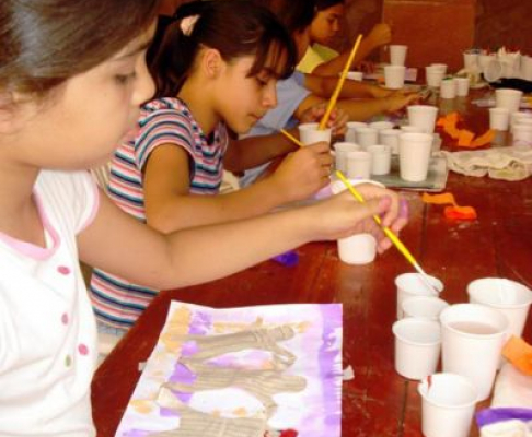Los niños demostraron toda su creatividad artistica durante la jornada.
