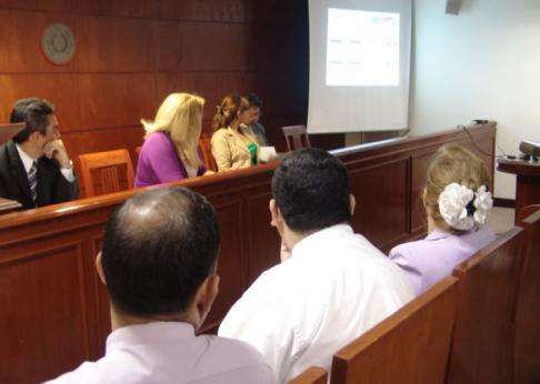 La responsable de la Contaduría General de Tribunales, Martha Sosa expone su informe.