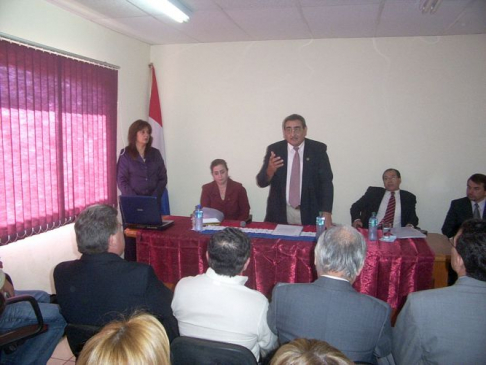 El ministro Antonio Fretes en un curso sobre derecho ambiental