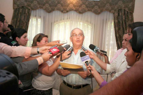 Conferencia de Prensa del Ministro Miguel Oscar Bajac Albertini
