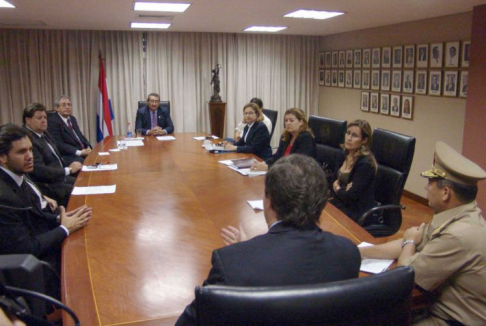 Directora de la UNOPS en reunión con el titular de la Corte, doctor Antonio Fretes