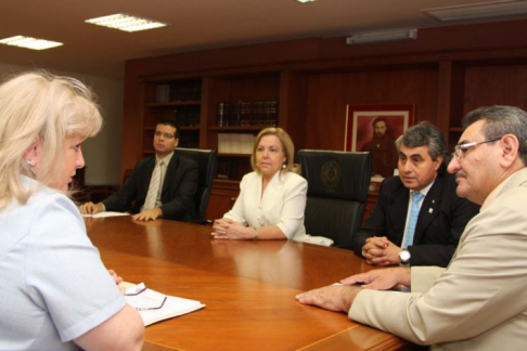 El presidente de la Corte en reunión con el Colegio de Escribanos