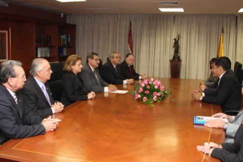 El presidente del Ecuador dialogó con los ministros de la Corte.