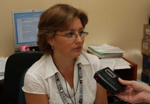 Lic. Blanca Gimenez, jefa de Antecedentes Judiciales firma casi mil documentos al dia
