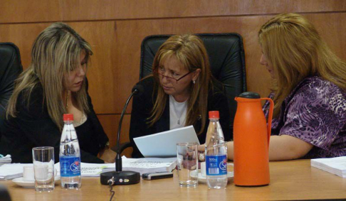 Integrantes del Tribunal de Sentencia en el momento de deliberar sobre la suspensión.