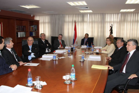 El embajador Gilles Bienvenu destacó la intención de su país de fortalecer los vínculos con Paraguay.