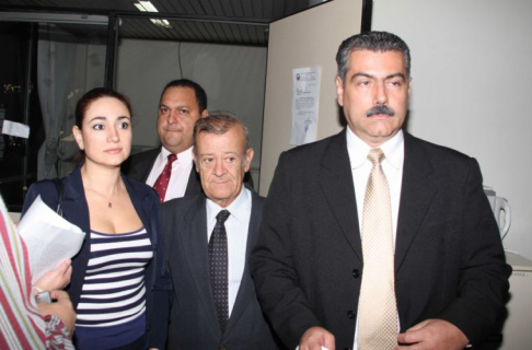 Abogados, acompañados de un técnico del INTN en el Palacio de Justicia
