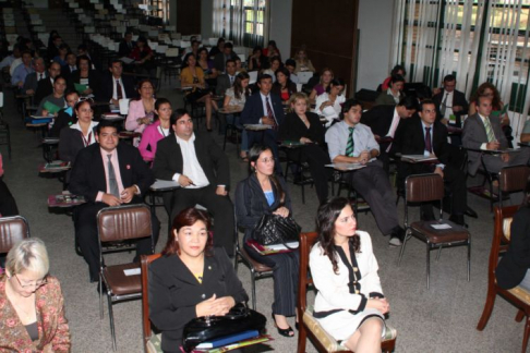 Imagen de participantes del seminario internacional