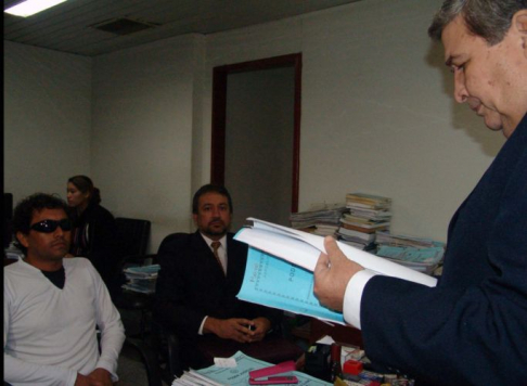 Alcides Corbeta, juez penal de Garantías frente a Mario Fariña, acusado de realizar amenazas de bomba en la Corte y su abogado