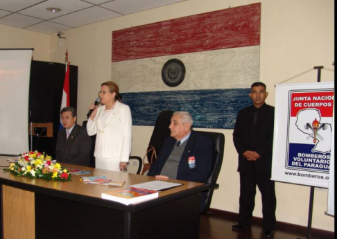 Doctora Alicia Pucheta de Correa, ministra de la Corte  junto con Daniel Cohene, presidente de la Asociación de Magistrados y Luis Sánchez, titular de Junta de Bomberos Voluntarios