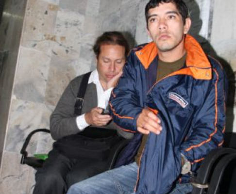 El detenido en la guardia del Poder Judicial esperando ser derivado a la comisaría de Barcequillo, San Lorenzo. 