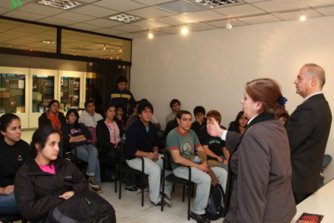 Auditorio escuchando a encargada del Museo de la Justicia
