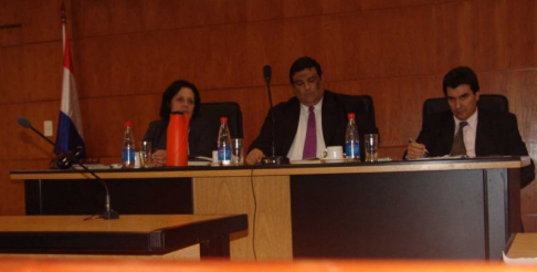 Tribunal de Sentencia integrado por los magistrados Sandra Farías,  Daniel Ferroy Silvio Reyes 