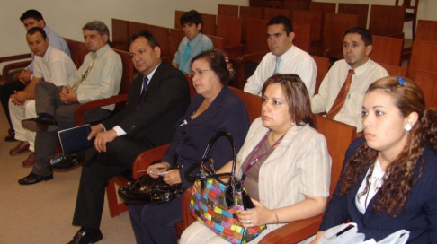 Universitarios en la Sala de Conferencias de la Corte Suprema de Justicia