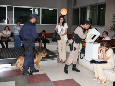 Se refuerzan las medidas de seguridad en el Palacio de Justicia.
