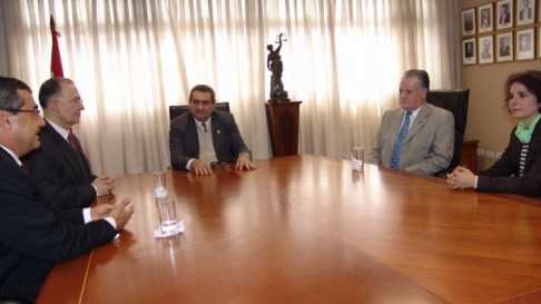 El ex ministro de la Corte Suprema de México, Jorge Carpizo, se reunió ayer con autoridades de la máxima instancia judicial de nuestro país.