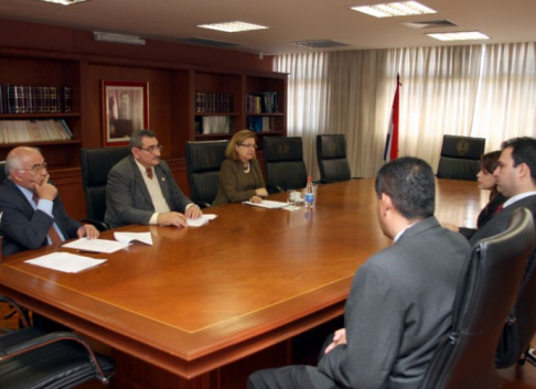 La entrevista estuvo a cargo del presidente de la Corte, doctor Antonio Fretes y de los ministros, doctores Sindulfo Blanco y Alicia Pucheta de Correa.