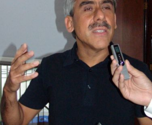 El magistrado Carlos Manuel Gonçalves de Melo Marinho es licenciado en Derecho por la Facultad de Ciencias Humanas de Universidad Católica Portuguesa.