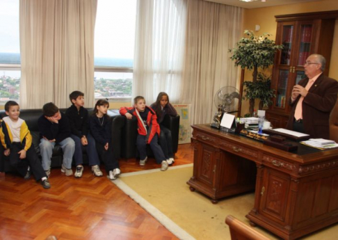 El ministro Óscar Bajac explicó a los alumnos del Colegio 