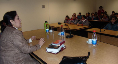 Alumnos del Colegio José Meza durante la charla de la jueza Lici Sanchéz 