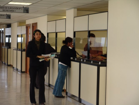 Juzgados de Ejecucion y Sentencia atienden a profesionales en nuevas oficinas