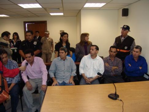 Los seis acusados durante la audiencia preliminar