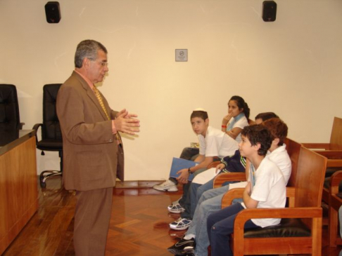 El Dr. Carlos Flores hablando sobre las funciones específicas de un Defensor Público