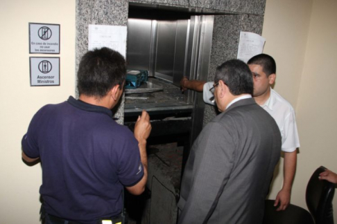 En la fecha se reforzaron las medidas de seguridad en todos los ascensores del Palacio de Justicia de Asunción.