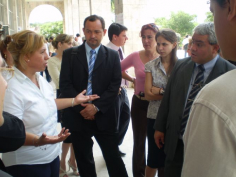 Representantes del SIFJUPAR, la Coordinadora de Ujieres y Actuarios Judiciales