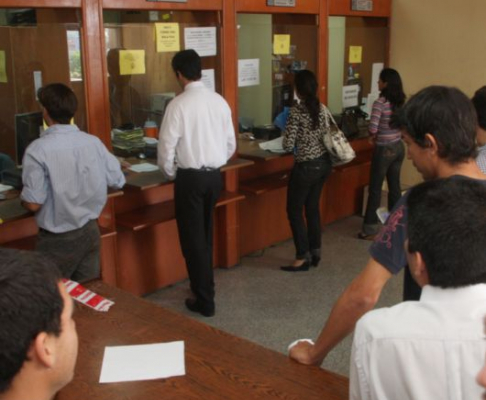 Tramitantes aguardando en ventanillas de Antecedentes Judiciales