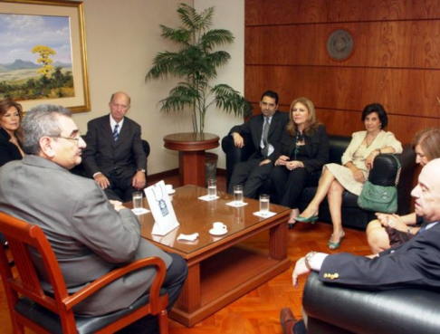 Durante una reunión se habló de los avances del plan y de la intención lanzar en el 2010 de la Escuela de Mediación.