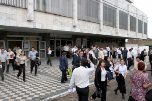 Los funcionarios judiciales saldrán hoy a las 11:00 horas y los del turno tarde a las 15:00