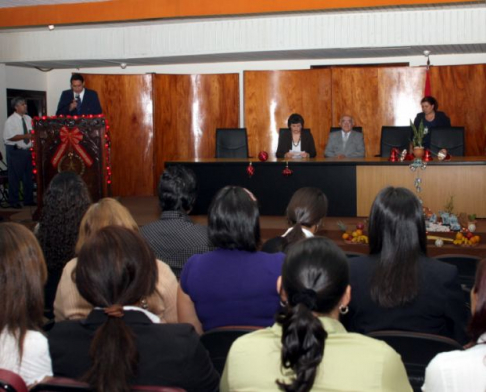 La coordinadora de la Oficina de Servicio Técnico Foerense, Carmen Garcete y el ministro de la Corte, Sindulfo Blanco durante el seminario
