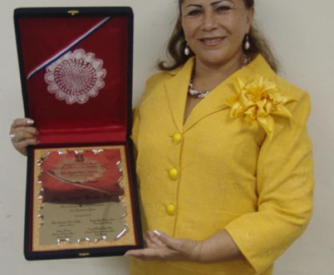 La magistrada Natividad Meza quien recibió el premio 