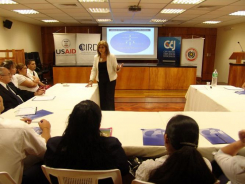 La doctora María Victoria Rivas, directora del Centro de Estudios Judiciales (CEJ) durante la jornada