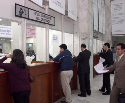 Tras llegar a un acuerdo en la reunión tripartita, los funcionarios de los Registro Públicos decidieron levantar la medida de fuerza que llevaban a cabo